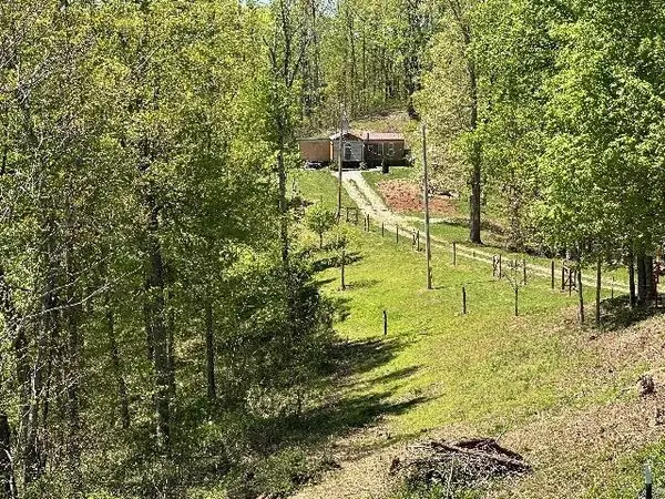 8123 Fairview Ridge Rd, Lesage, WV 25537