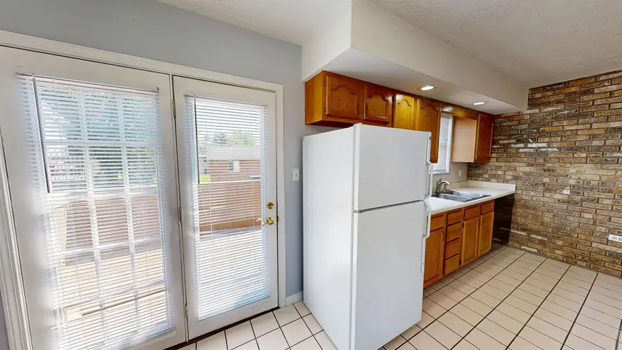 5261 W PEA RIDGE ROAD, Huntington, WV 25705 - #2