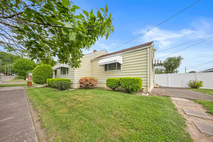 922 Pleasant Street, Ironton, OH 45638 - #3