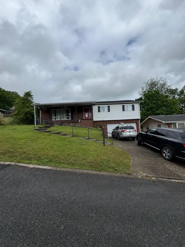 1525 Greenbrier Drive, Huntington, WV 25704