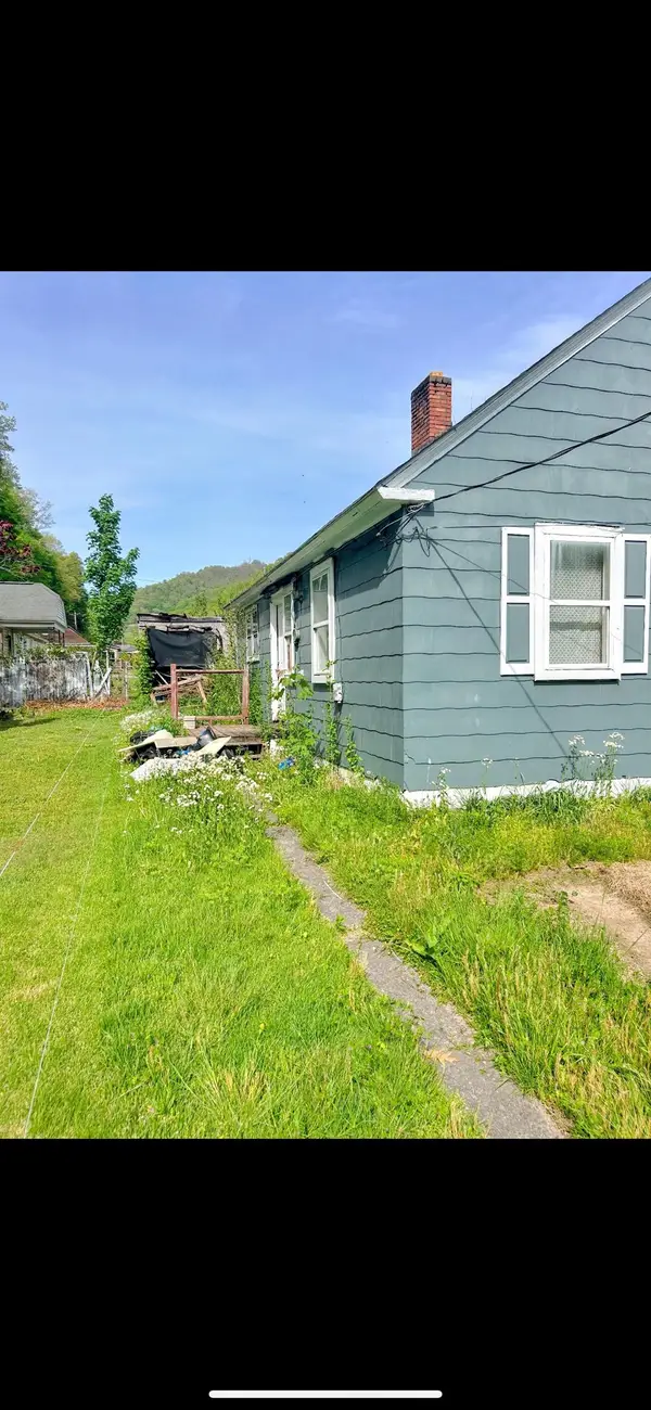34 34th Street, Oceana, WV 25140