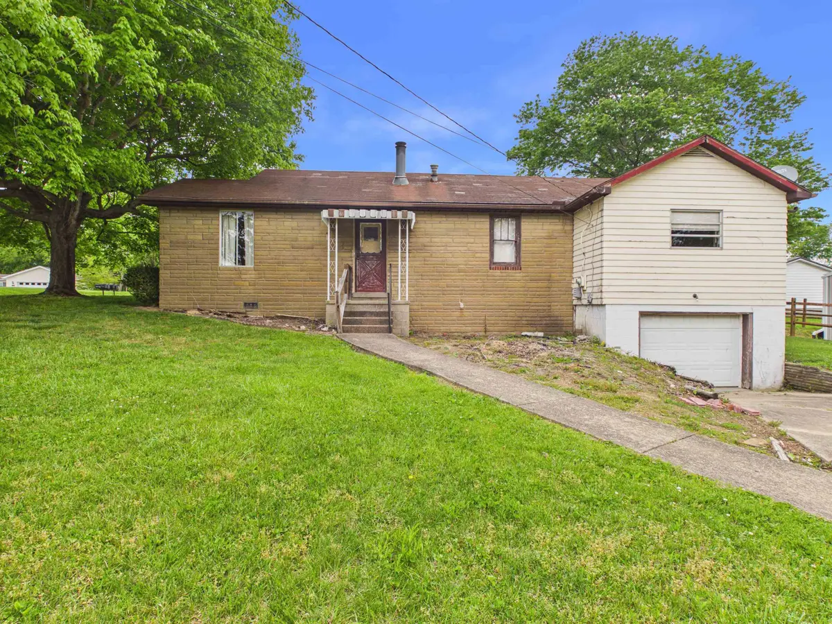 2011 Cherry St, Hurricane, WV 25526 - #1