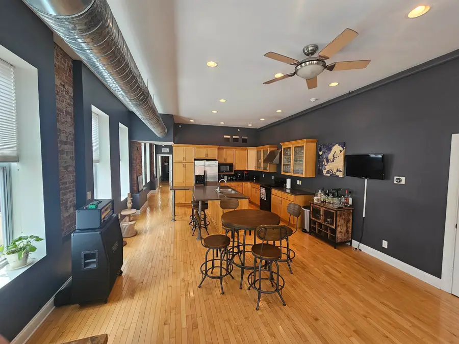 419 9th St Unit 301, Huntington, WV 25701 - #2