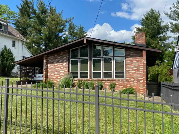 1718 Crestmont Dr, Huntington, WV 25701