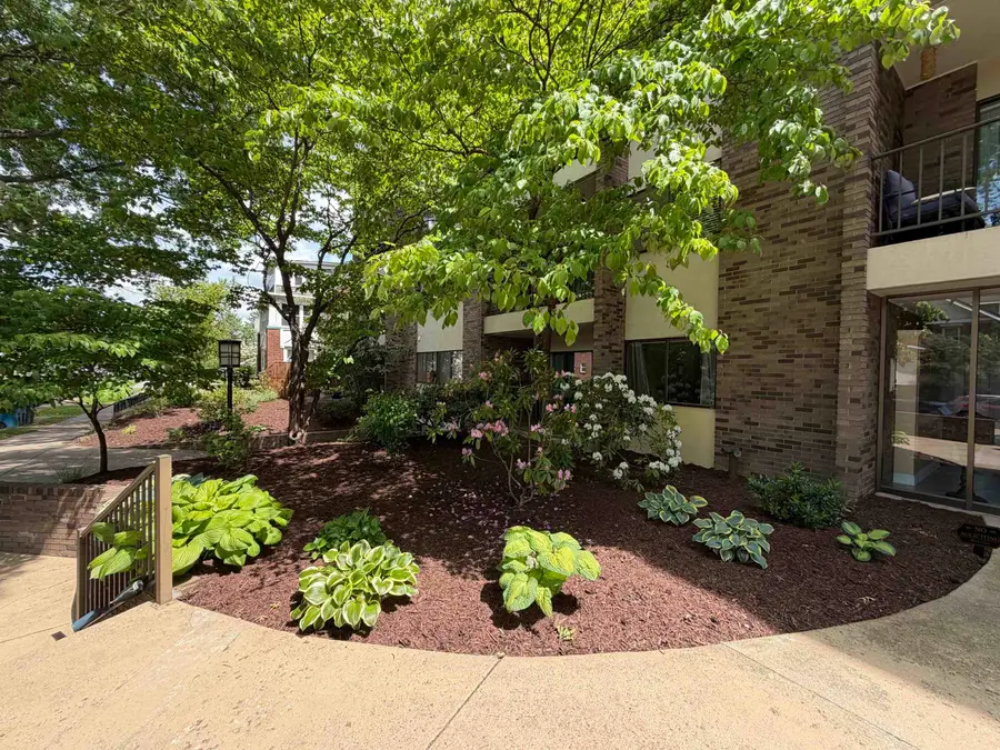 933 12th Street #207, Huntington, WV 25701 - #2