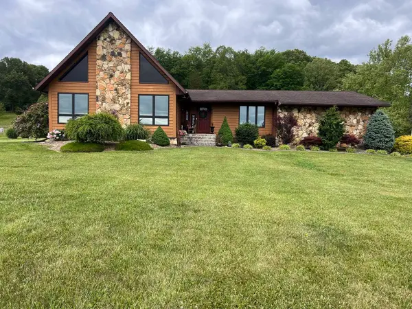 826 Yates Crossing, Milton, WV 25541