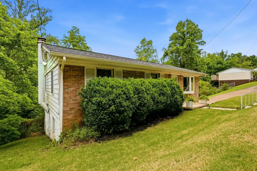 868 Hibner Avenue, Huntington, WV 25705 - #3