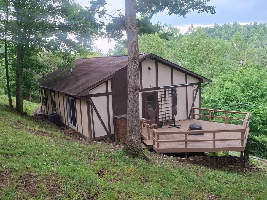 509 Camp Creek Rd, Huntington, WV 25701 - #2