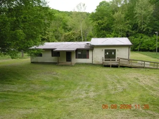 1092 Harveys Creek Rd, Hamlin, WV 25523 - #1