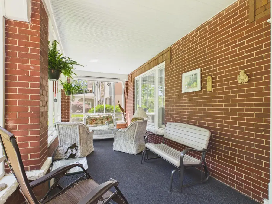 320 9th Avenue, Huntington, WV 35701 - #2
