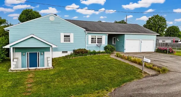 709 E 2nd St, South Point, OH 45680