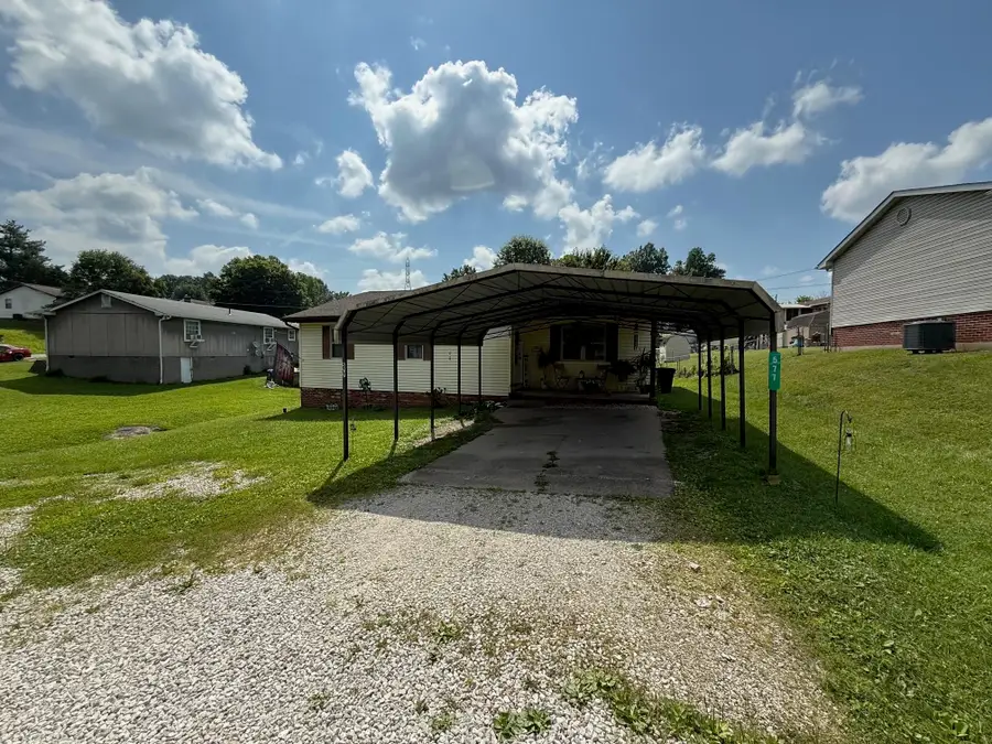 577 Twin View Ln, Huntington, WV 25704 - #2