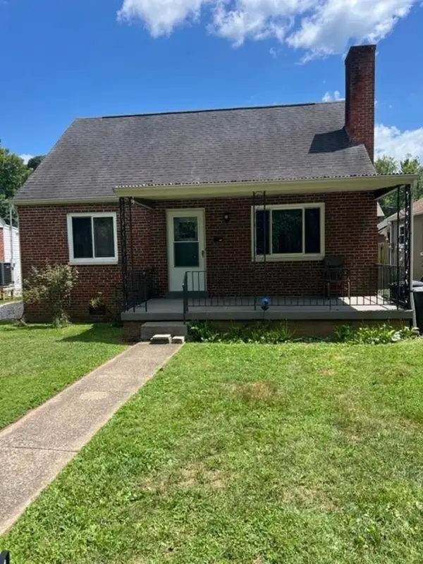2006 Enslow Blvd, Hunginton, WV 25701