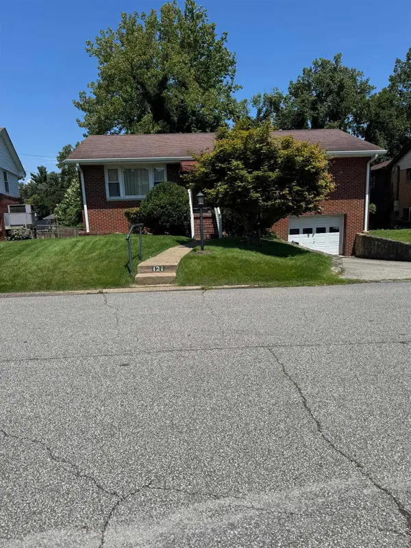 121 Willoughby Avenue, Huntington, WV 25705
