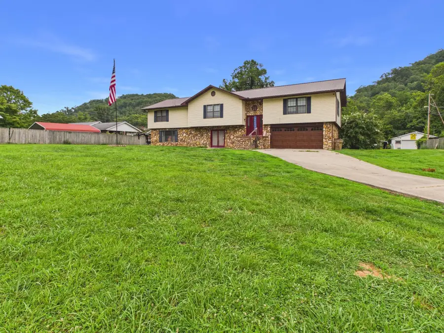 4252 McClellan Hwy, Branchland, WV 25506 - #2