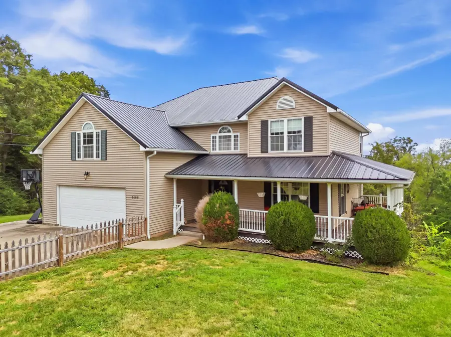 559 Pleasant View Rd, Huntington, WV 25701 - #2