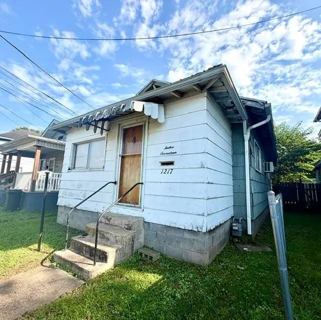 1217 5th Avenue W, Huntington, WV 25701 - #2