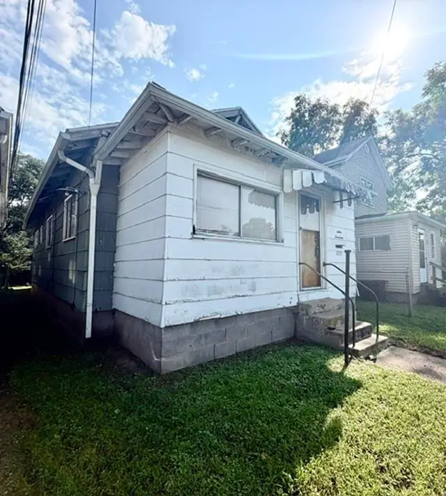 1217 5th Avenue W, Huntington, WV 25701 - #3