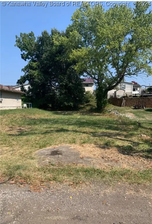 2708 Monroe Avenue, St Albans, WV 25177