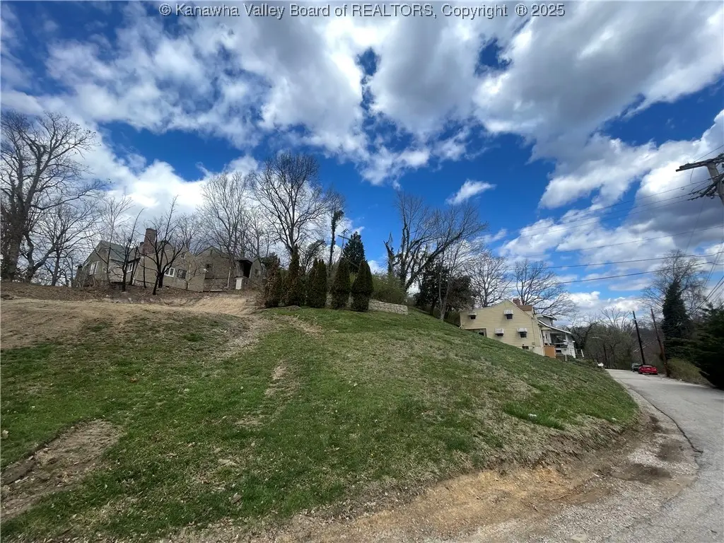 329 Hawthorne Drive, Charleston, WV 25302 - Image #1