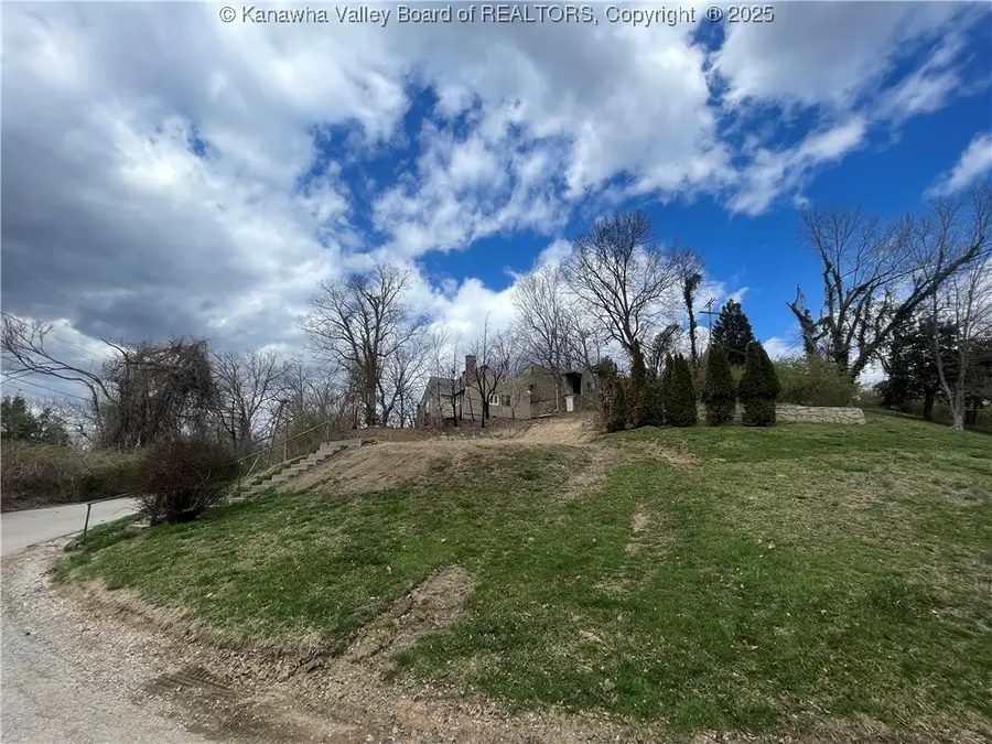 329 Hawthorne Drive, Charleston, WV 25302 - Image #2