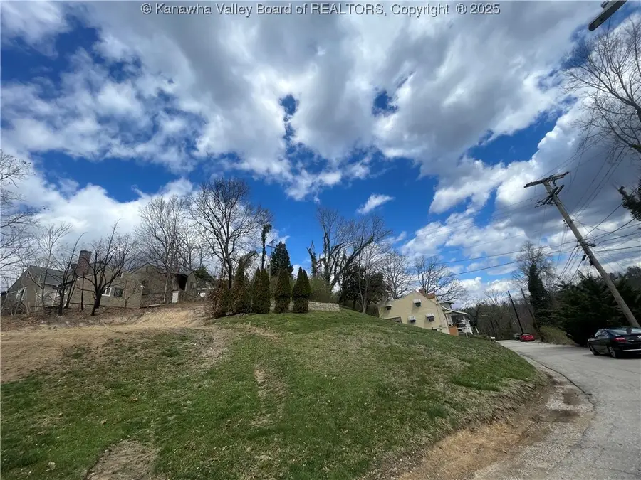 329 Hawthorne Drive, Charleston, WV 25302 - Image #3