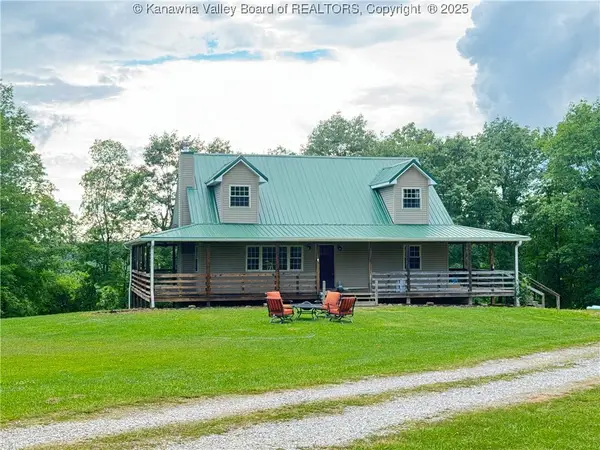 4136 Iva Durst Road, Leon, WV 25123