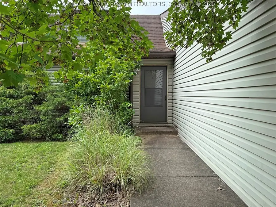 1302 Hunters Ridge Road, Charleston, WV 25314 - Image #2