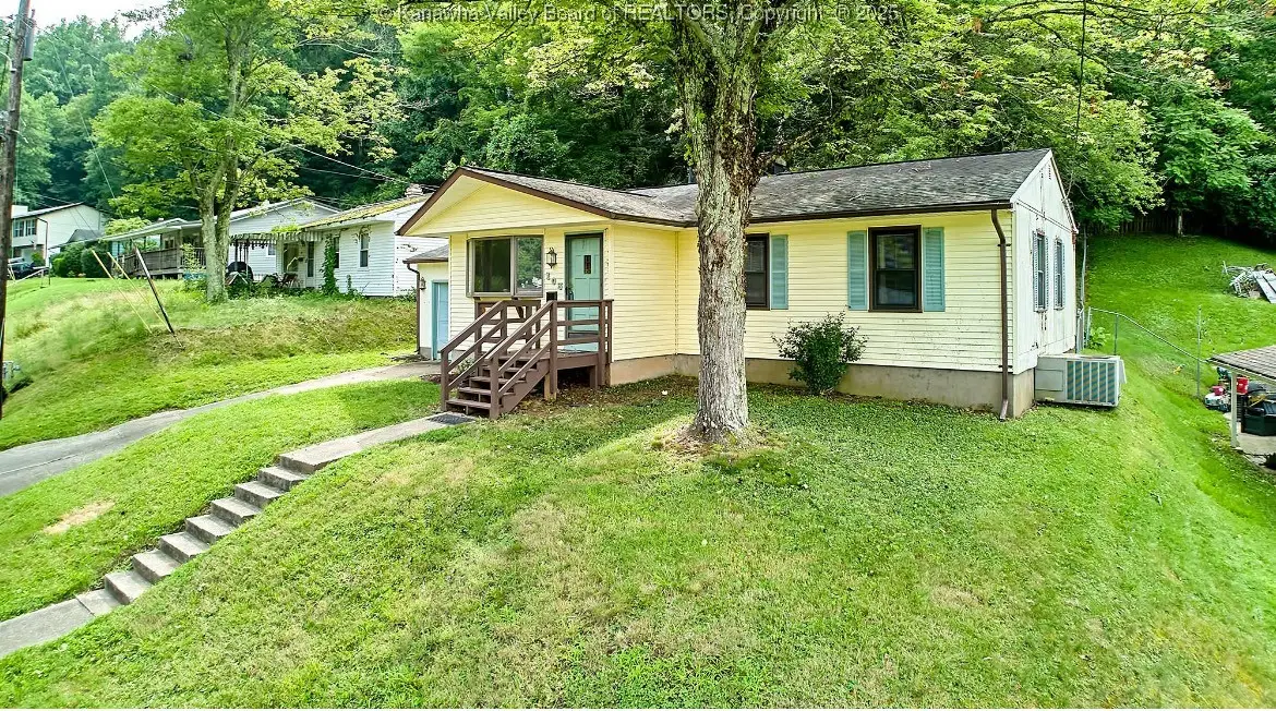 105 Sunny Brook Drive, Saint Albans, WV 25177 - Image #1