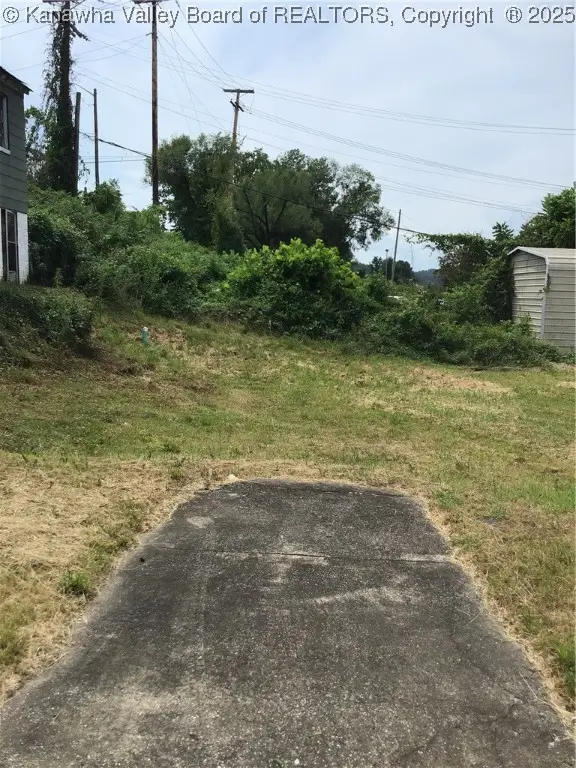 557 Greenway Avenue, South Charleston, WV 25309