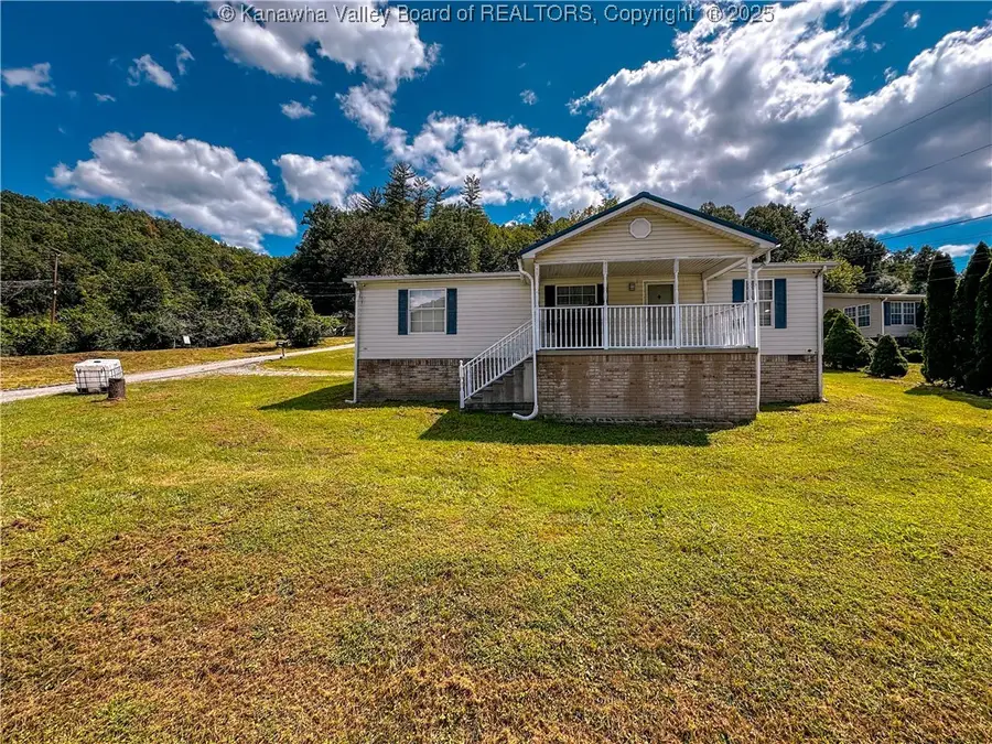 102 Piney Lane, Madison, WV 25130 - Image #2