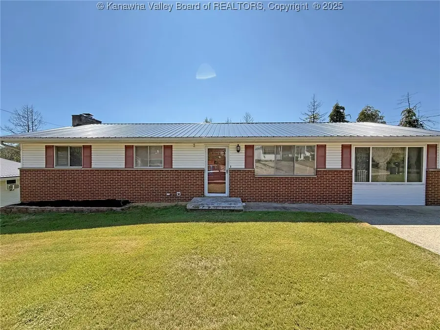 105 Holley Drive, Nitro, WV 25143 - Image #2