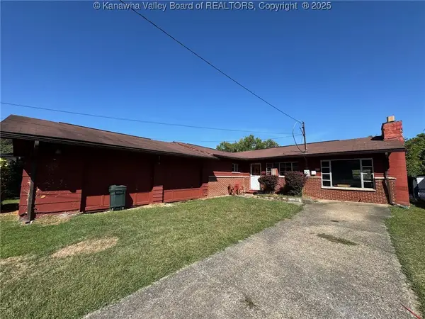 2023 Lakewood Drive, St Albans, WV 25177