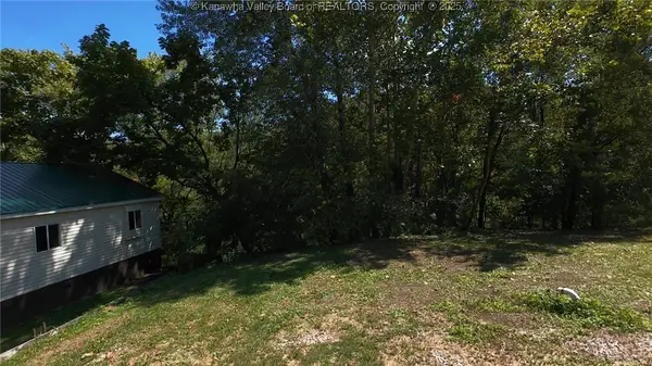 8220 Elk River Road N, Clendenin, WV 25045