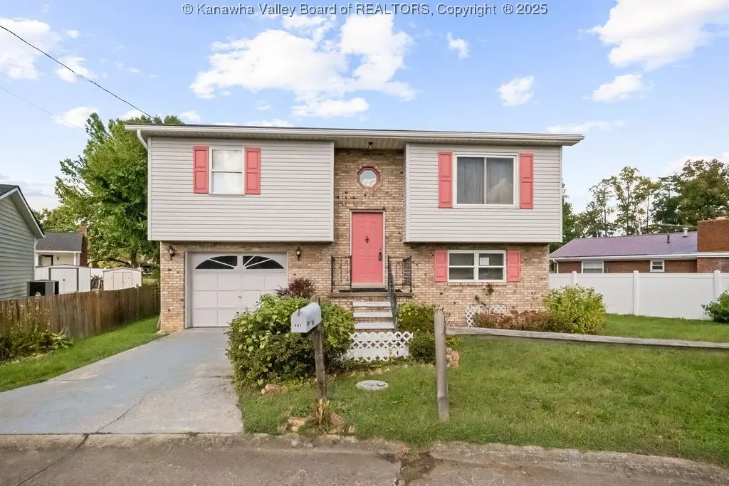 401 Parkview Drive, Hurricane, WV 25526 - Image #1