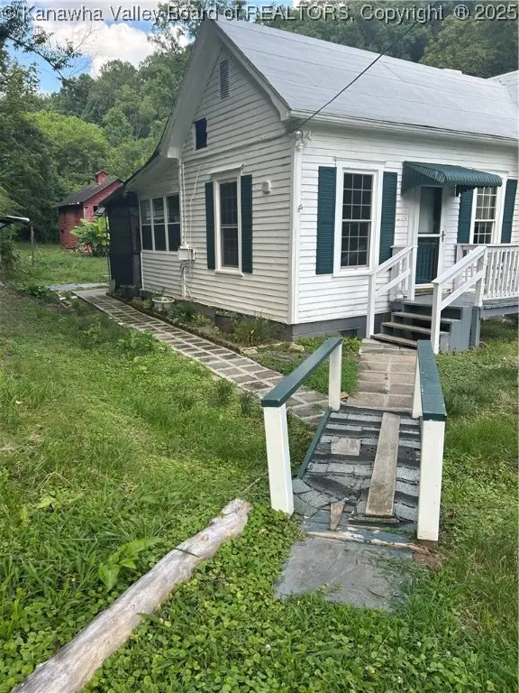 209 Dewberry Lane, Charleston, WV 25313