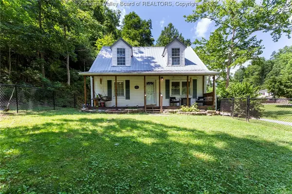 688 Saunders Hollow Road, Barboursville, WV 25504