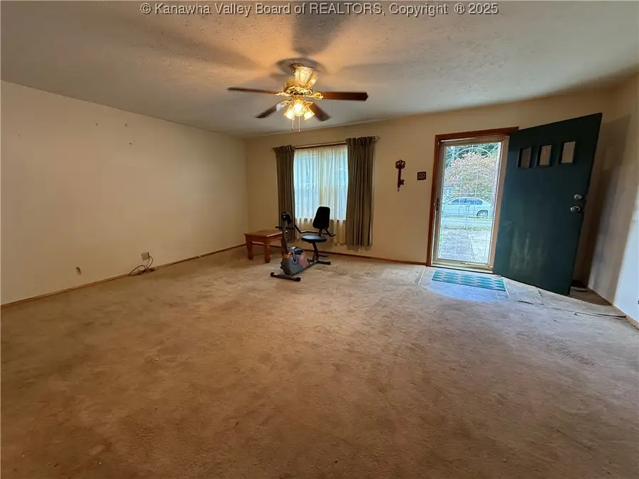 142 Oasis Circle, Logan, WV 25601 - Image #2