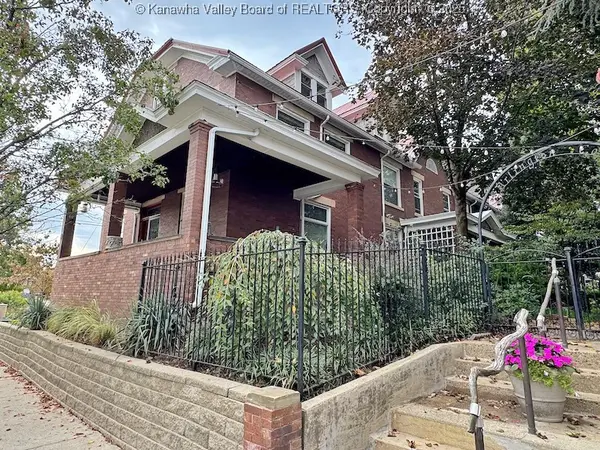 2 Arlington Court, Charleston, WV 25301