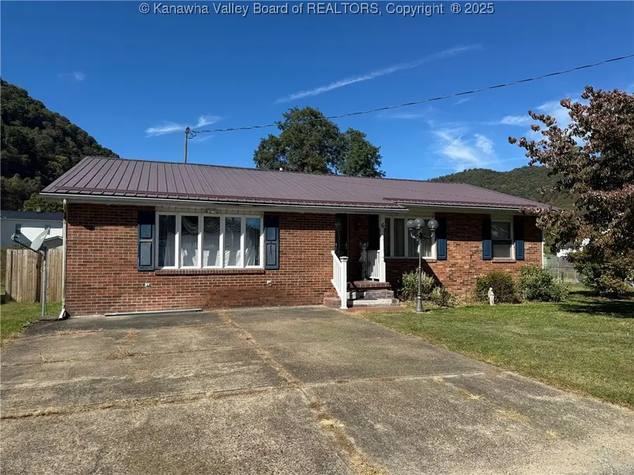 6 Little Dog Lane, Mount Carbon, WV 25139 - Image #2