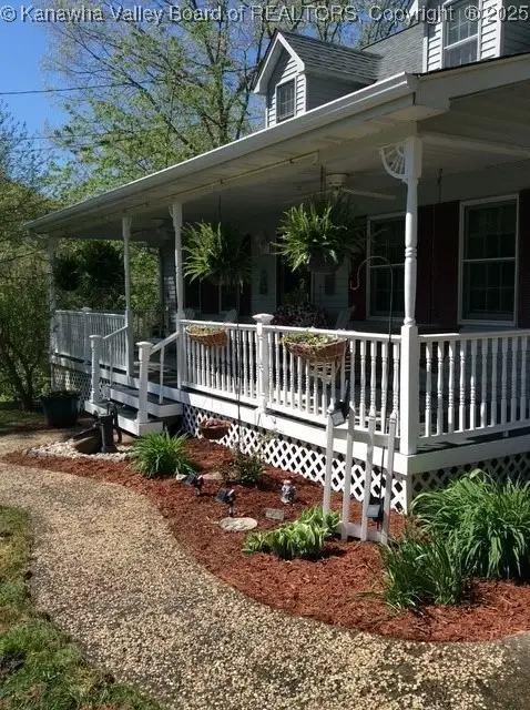 61 Mannon Drive, Alum Creek, WV 25003