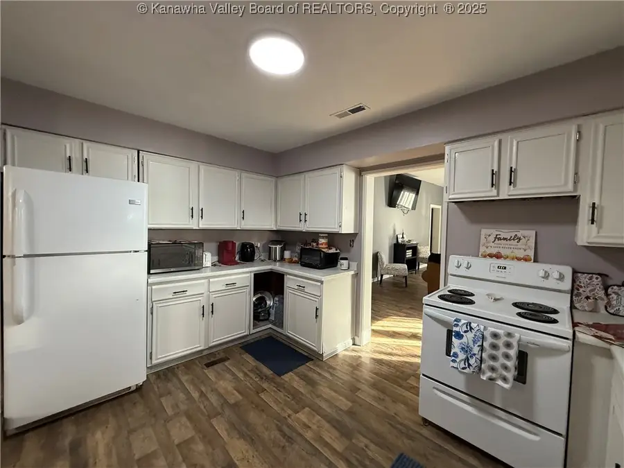 222 2nd Avenue, Logan, WV 25601 - Image #3