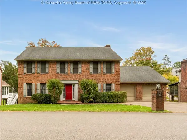 6 Oakbrook Drive, Huntington, WV 25705