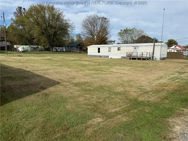 128 Central Avenue, Buffalo, WV 25033