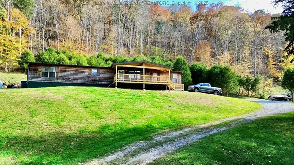 7932 Hurricane Creek Road, Winfield, WV 25213