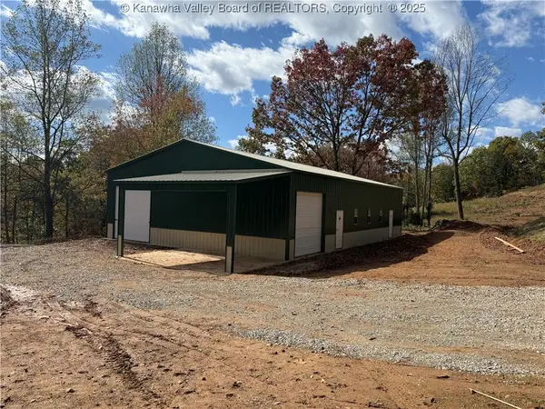 729 Bee Ridge Road, Leon, WV 25123