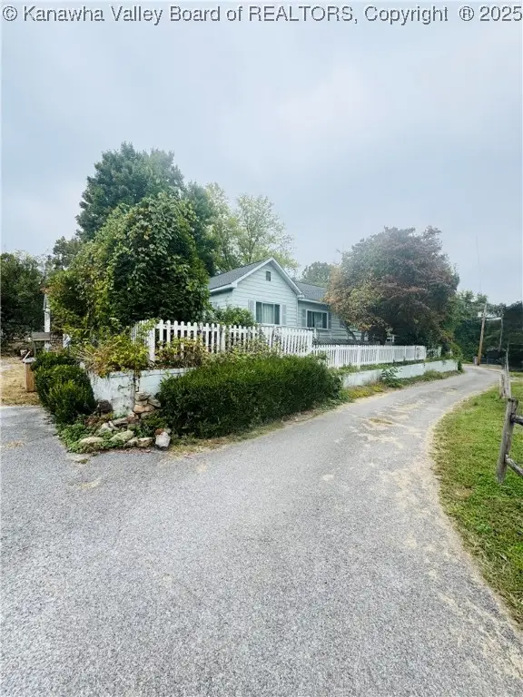 109 Georges Drive, Malden, WV 25306