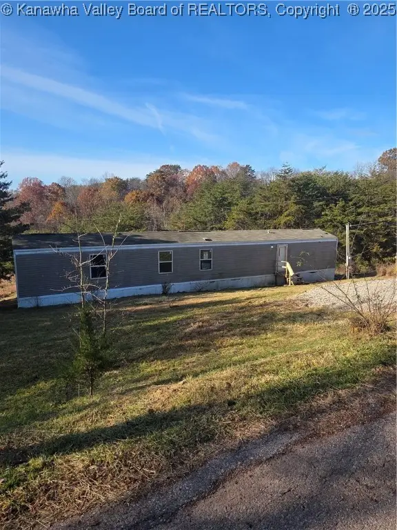 4394 Thomas Ridge Road, Leon, WV 25123