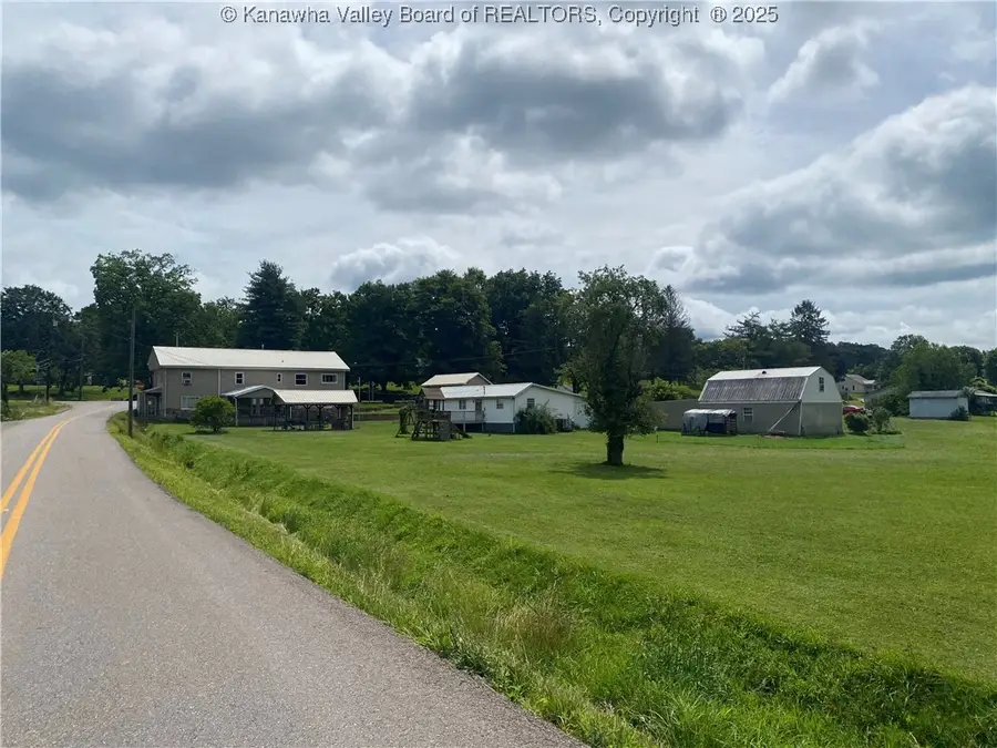 3888-3890 Charleston Road, Gandeeville, WV 25243 - Image #2