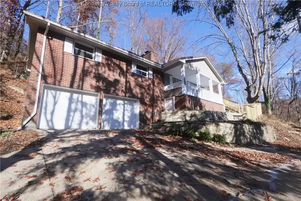 2214 Oakhurst Drive, South Charleston, WV 25309